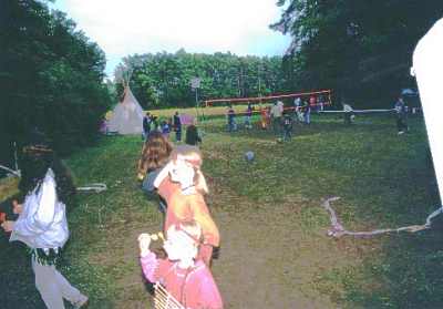 Spielwiese an der Pfingstparty. Grösserer Umfang von 13¼ KB